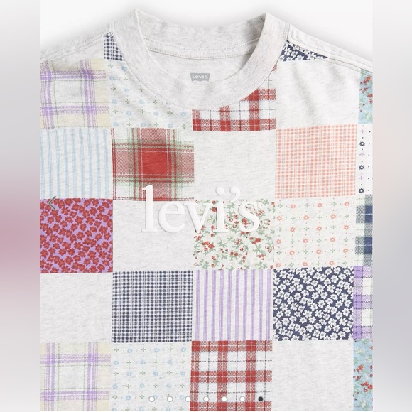 Levi's Short Stack Graphic Tee - Picture 6 of 9